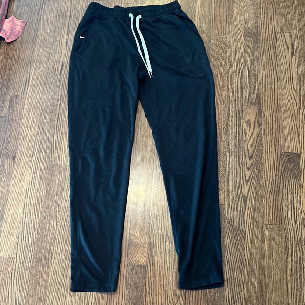 Mens Vuori daily jogger size medium